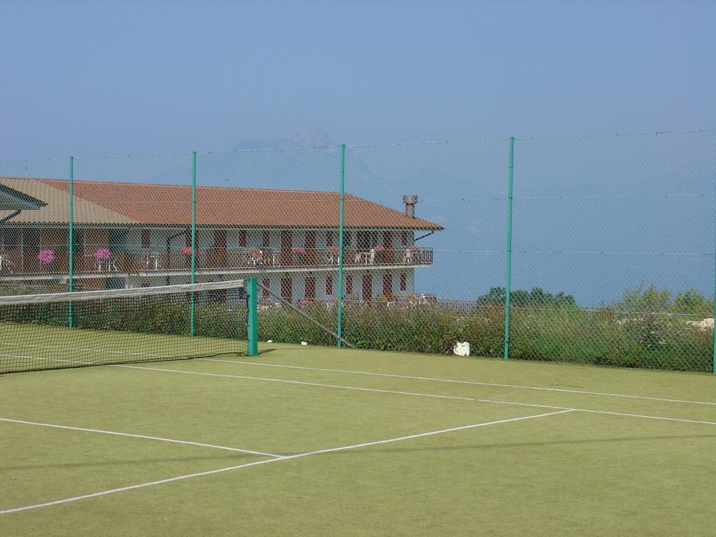 Hotel Belvedere San Zeno di Montagna Exterior foto